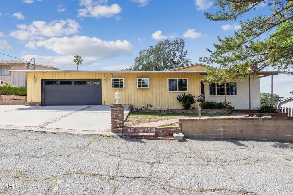 Photo of 6940 Bellclaire Street, Tujunga, CA 91042 (MLS # P1-26692)