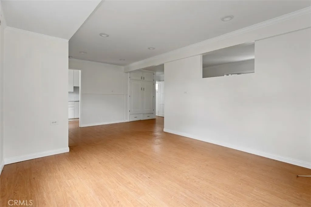 889 N Oakland
