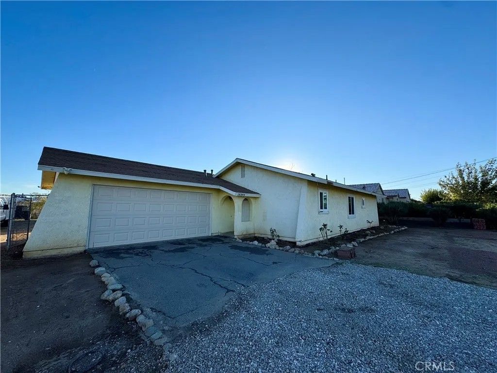 Photo of 18393 Catalpa Street, Hesperia, CA 92345 (MLS # CV25266411)