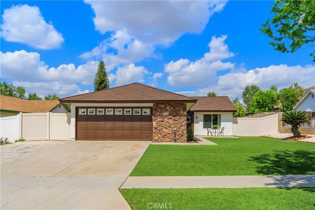 Photo of 1065 Bascomb Dr, Riverside, CA 92507 (MLS # PW26071008)