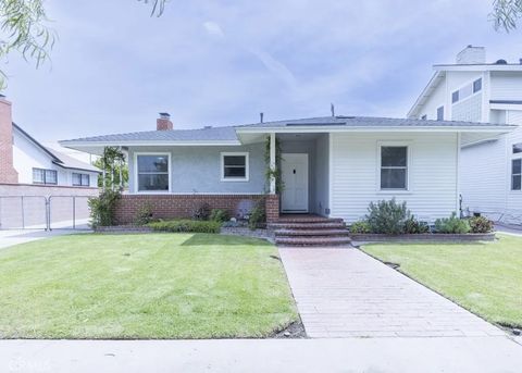 Photo of 3128 Fidler Ave, Long Beach, CA 90808 (MLS # OC26082436)