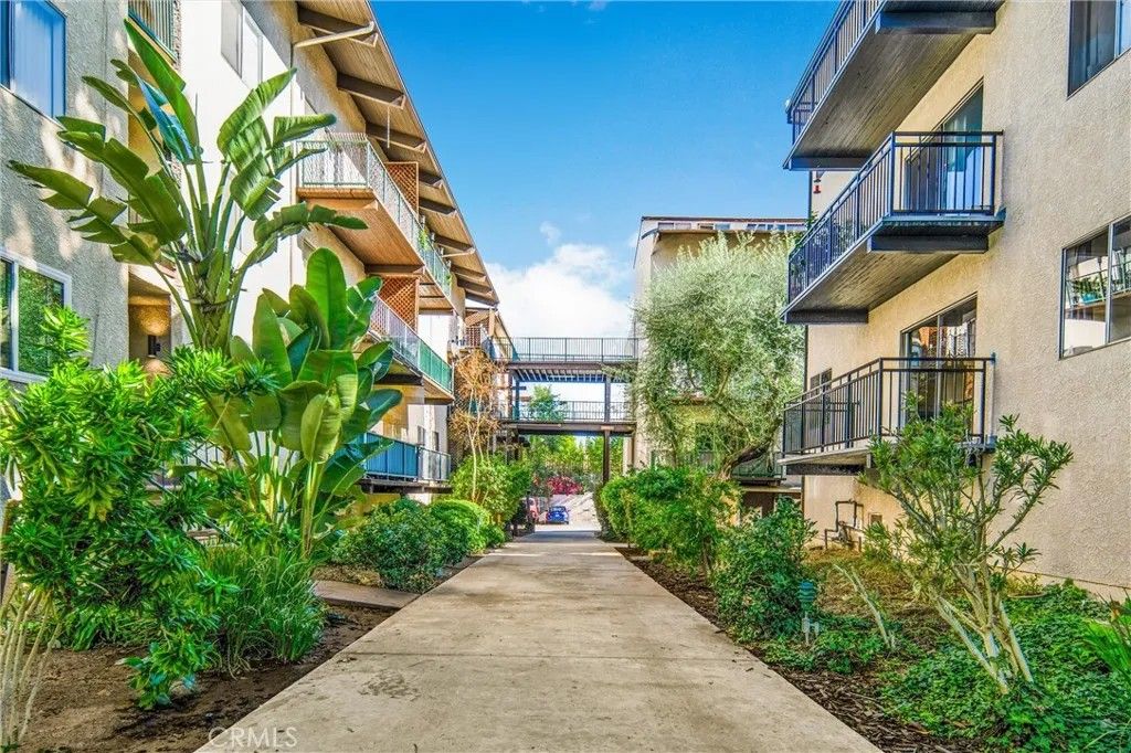 Photo of 5460 White Oak #F303, Encino, CA 91316 (MLS # SR25279058)