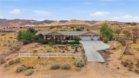 Photo of 26475 Horizon ST, Apple Valley, CA 92308 (MLS # CV26163003)