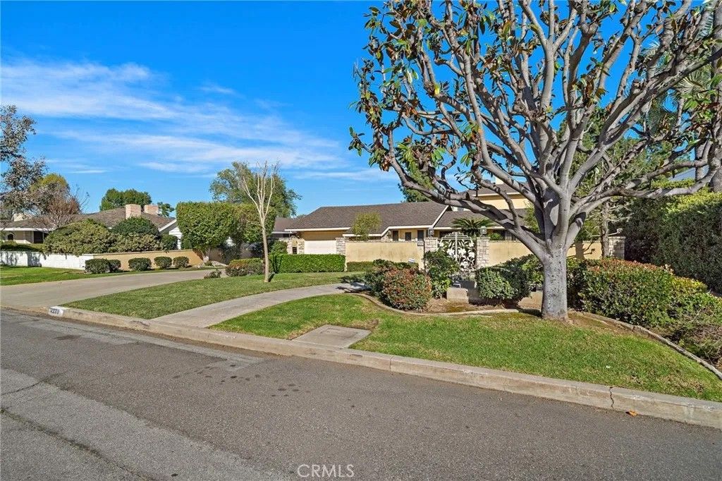 Photo of 4230 N Virginia Rd, Long Beach, CA 90807 (MLS # PW26005095)