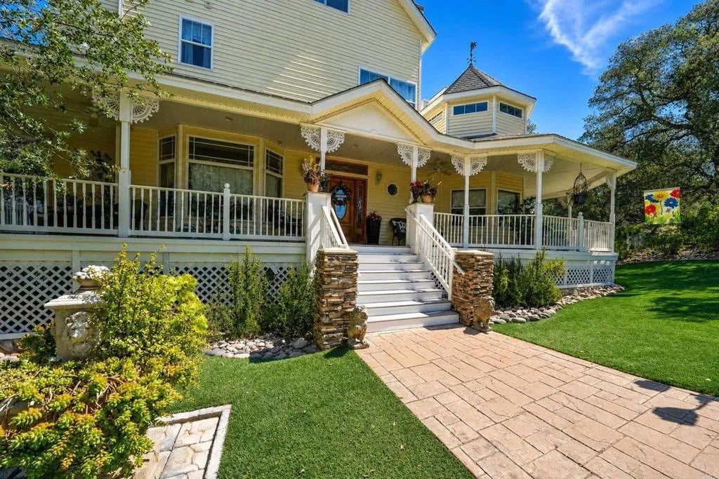24665 Rancho Santa Teresa Drive