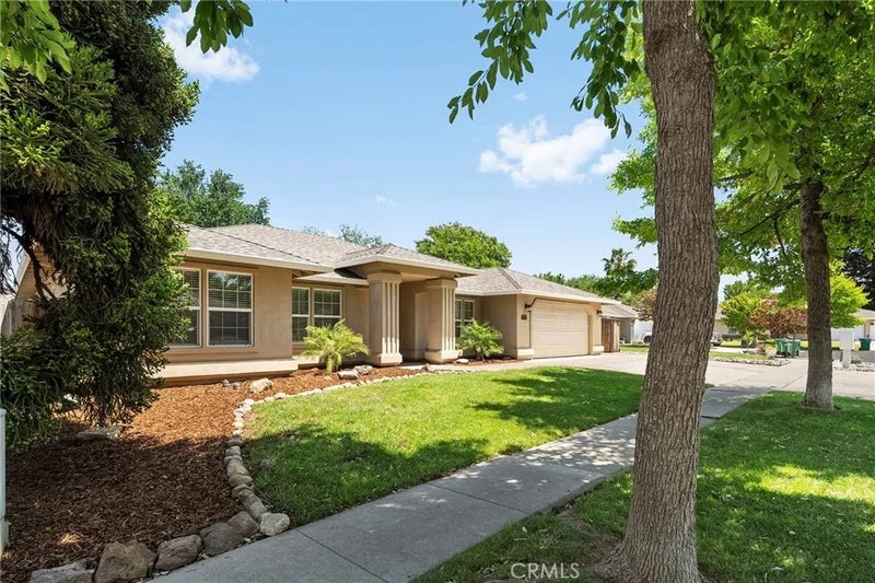 105 Emerald Lake Court