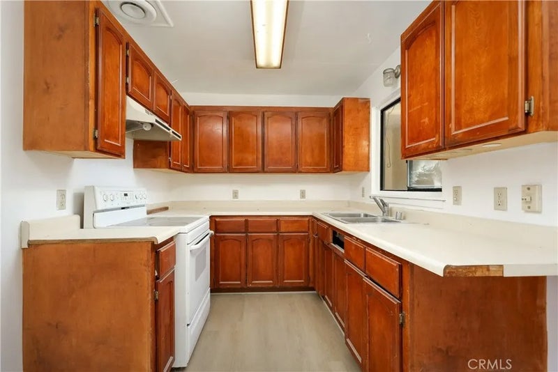 1109 W Lumber Street
