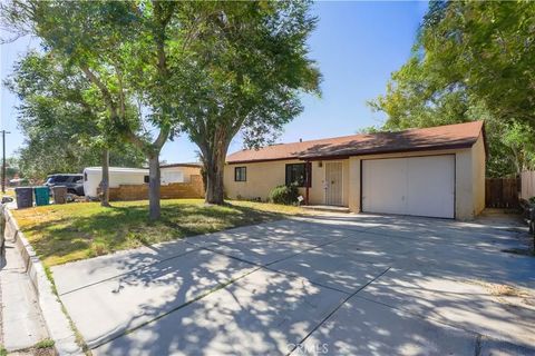 Photo of 1109 W Lumber Street, Lancaster, CA 93534 (MLS # SR26133206)