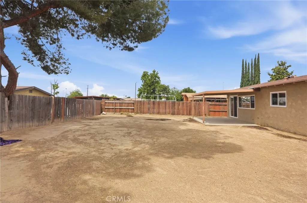 2141 E Bessant