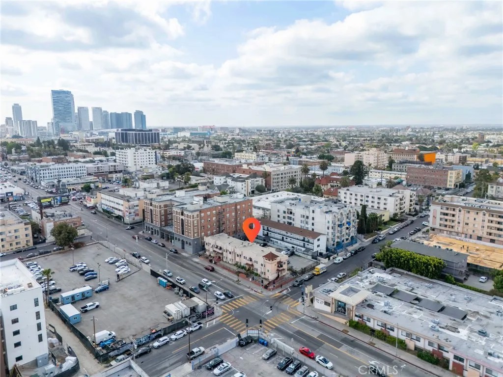 2214 W 8th