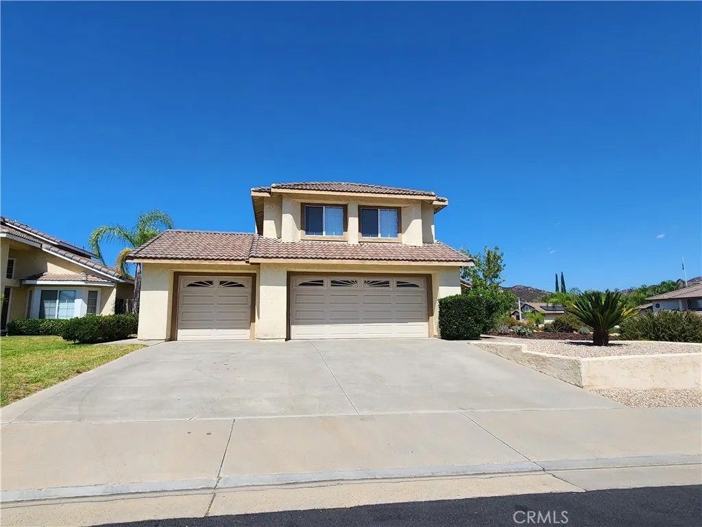 Photo of 39411 Dapple Ct, Murrieta, CA 92562 (MLS # SW25235757)