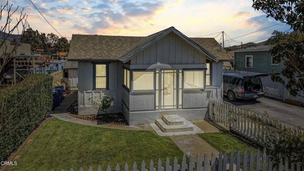 Photo of 435 S Palm Avenue, Santa Paula, CA 93060 (MLS # V1-36411)