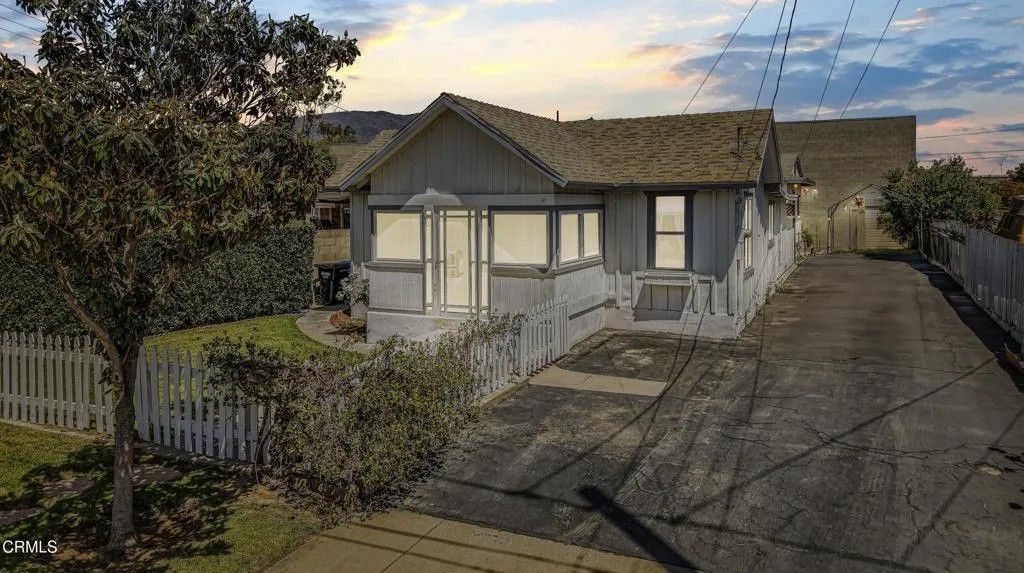 Photo of 435 S Palm Avenue, Santa Paula, CA 93060 (MLS # V1-36411)