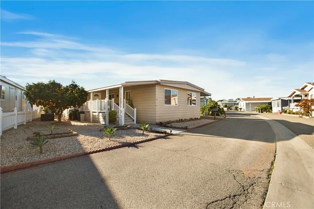 Photo of 39 Pine Via, Anaheim, CA 92801 (MLS # CV25266937)