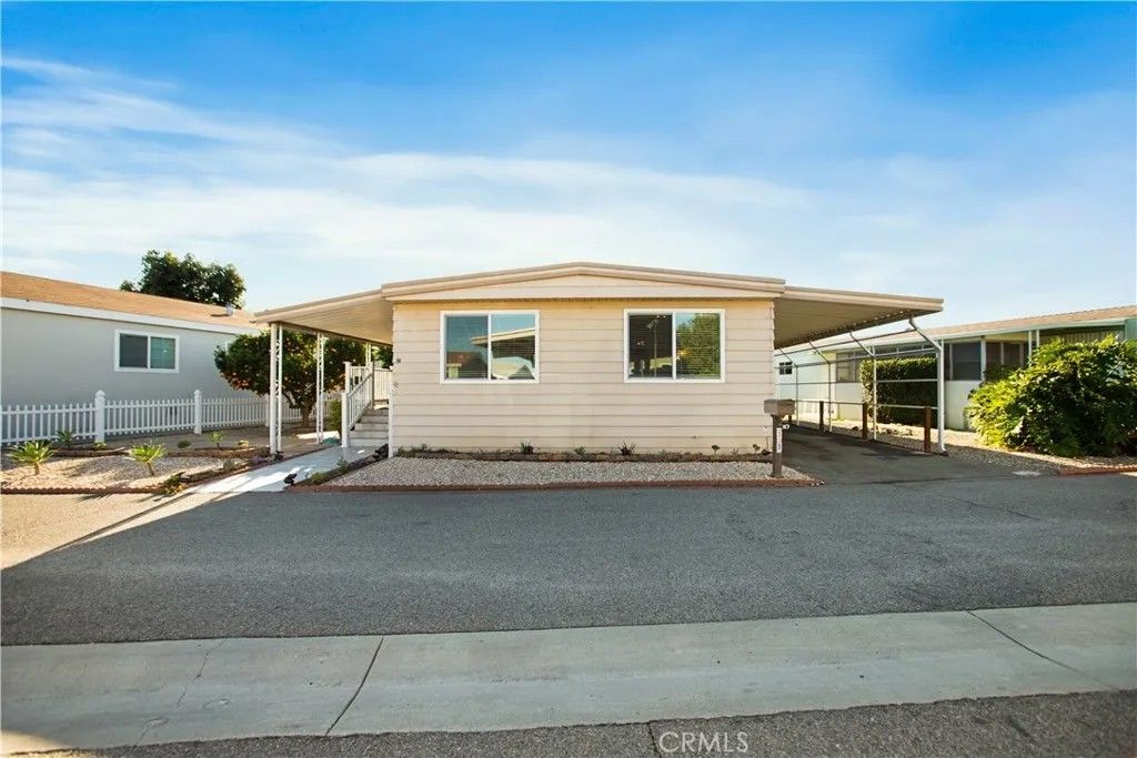 Photo of 39 Pine Via, Anaheim, CA 92801 (MLS # CV25266937)