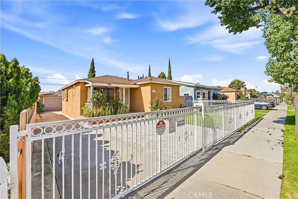 Photo of 5945 Gardenia Avenue, Long Beach, CA 90805 (MLS # PW26039111)