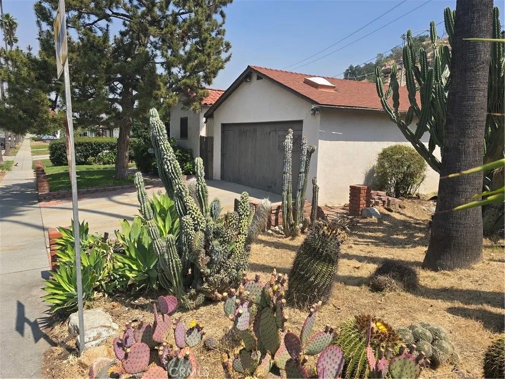 Photo of 5680 Osburn Pl, Riverside, CA 92506 (MLS # IV26079134)