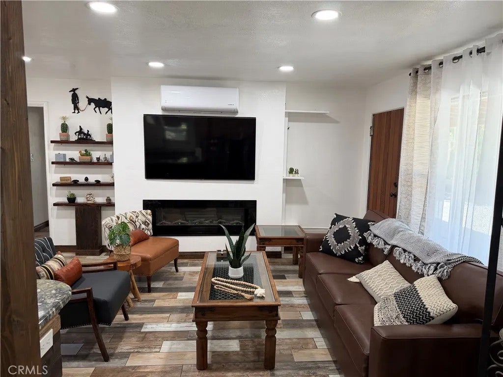 3560 Hollyberry A