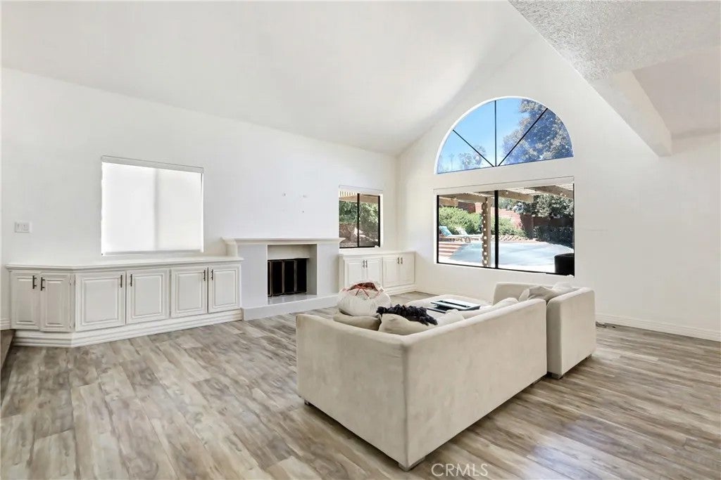 2161 Falcon Crest