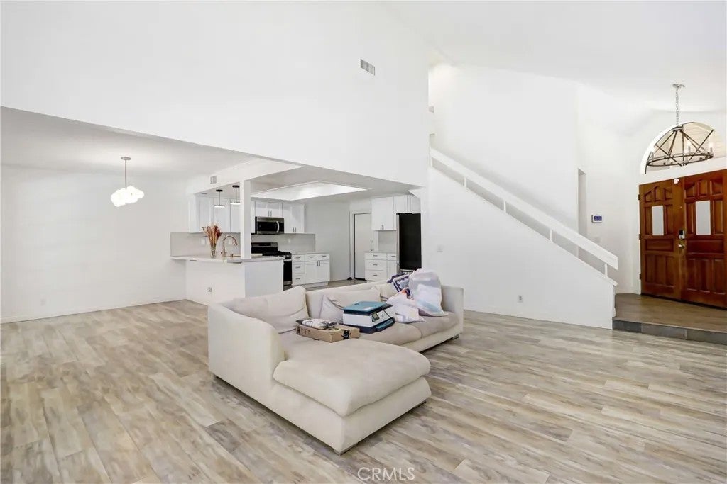 2161 Falcon Crest