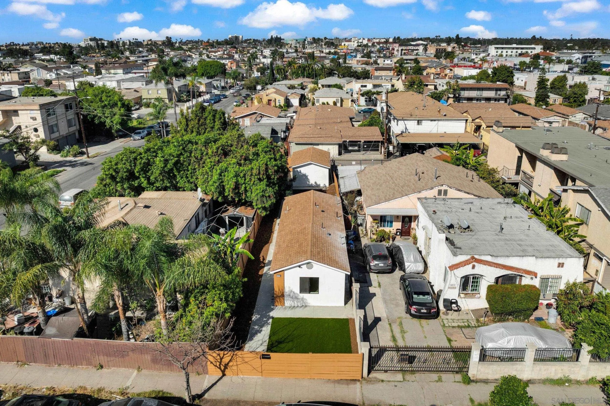 4312 Winona Ave