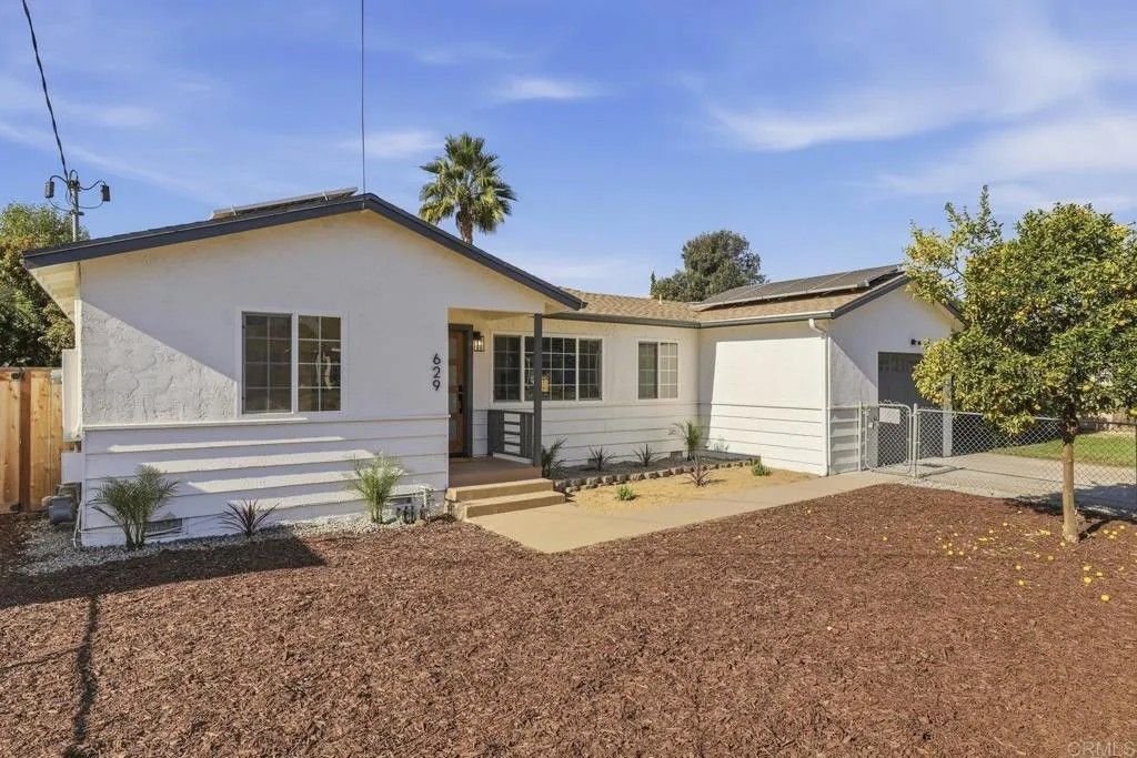 Photo of 629 Goldenrod Street, Escondido, CA 92027 (MLS # PTP2508406)