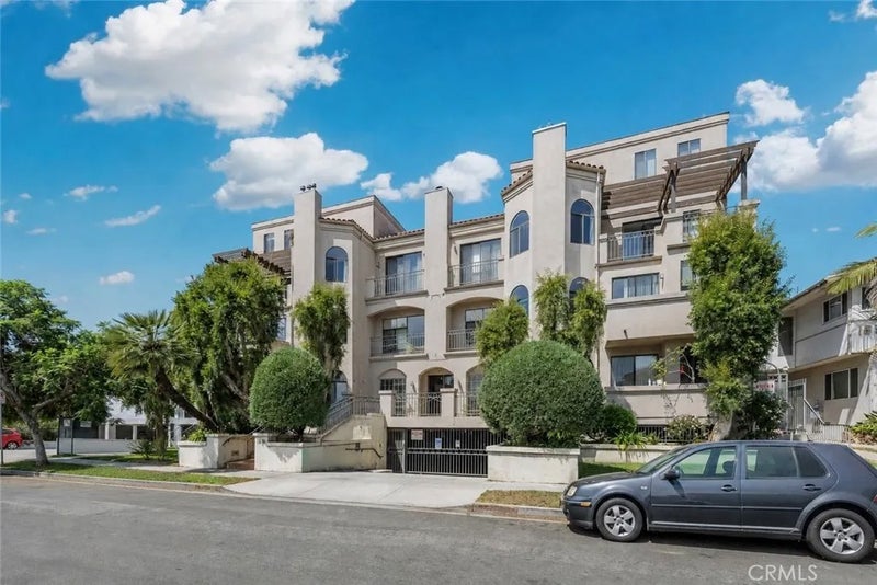 1541 S Bedford 205