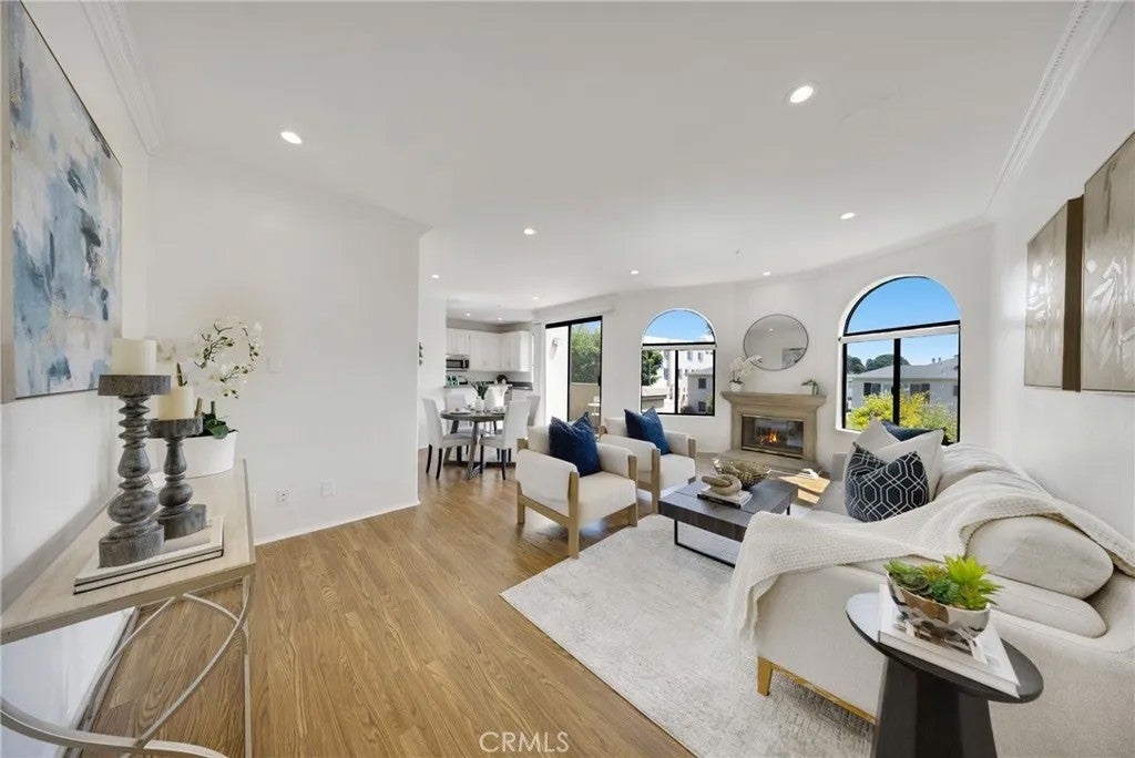 1541 S Bedford 205