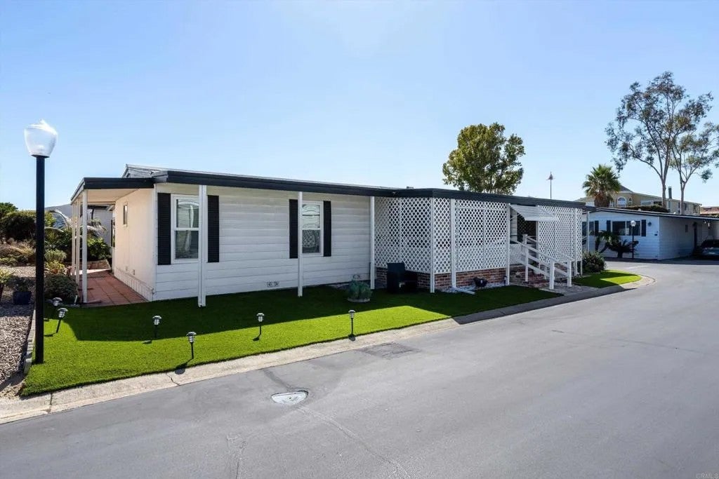 3535 Linda Vista 216