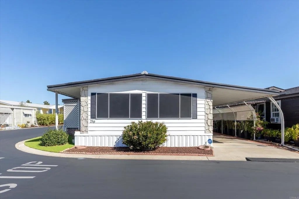 3535 Linda Vista 216