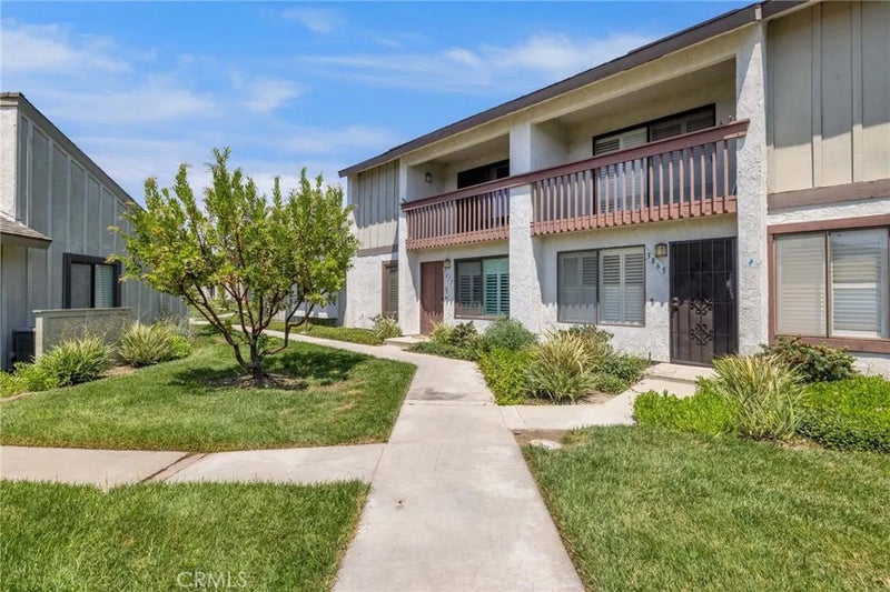 1361 S Walnut 3875