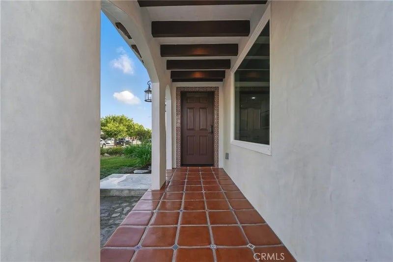 2111 S Bronson