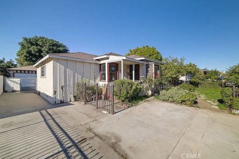 Photo of 8103 Lullaby Lane, Panorama City, CA 91402 (MLS # SR25274076)