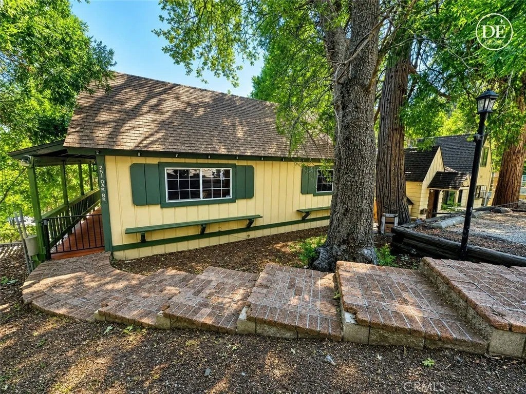 251 Oak