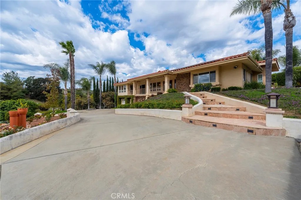 2740 Los Alisos Drive