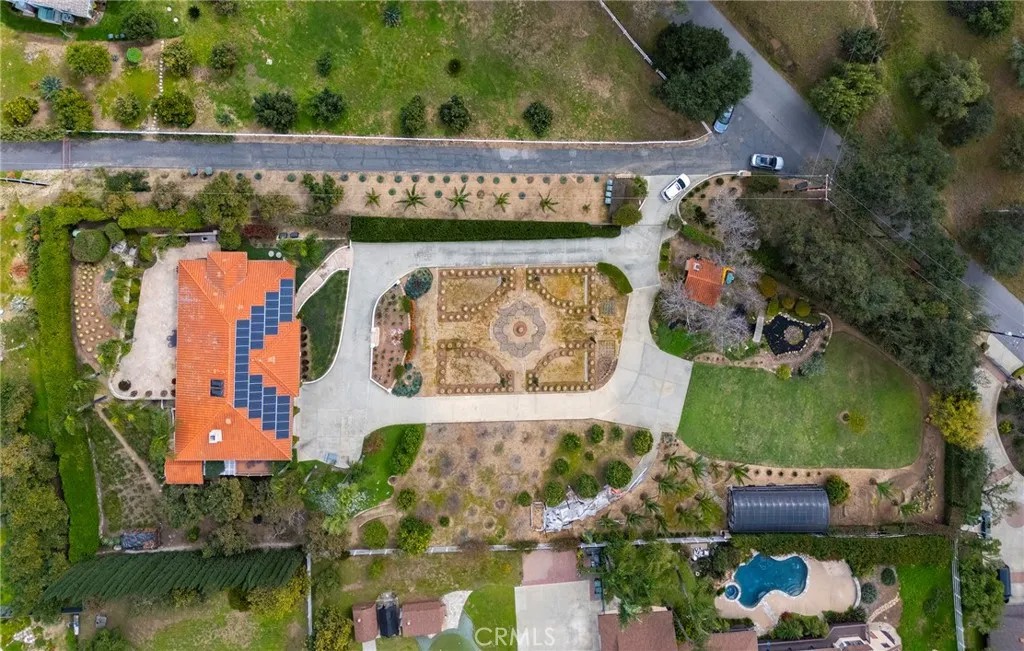 2740 Los Alisos Drive