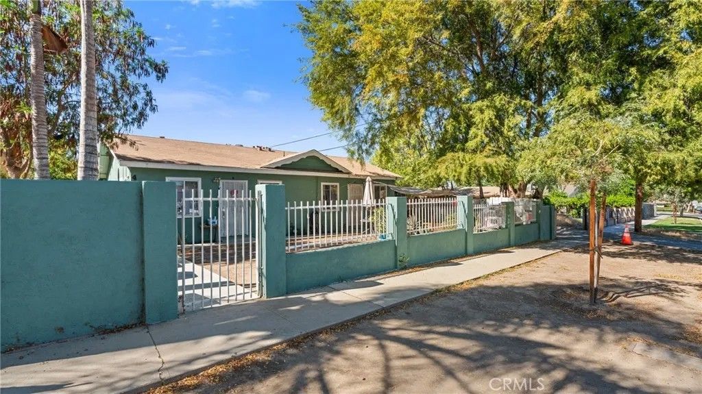 Photo of 414 S Sheridan St, Corona, CA 92882 (MLS # PW25239996)
