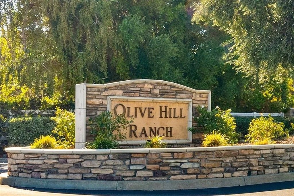 Photo of 42926 Joshua Tree Court, Murrieta, CA 92562 (MLS # SW25227656)