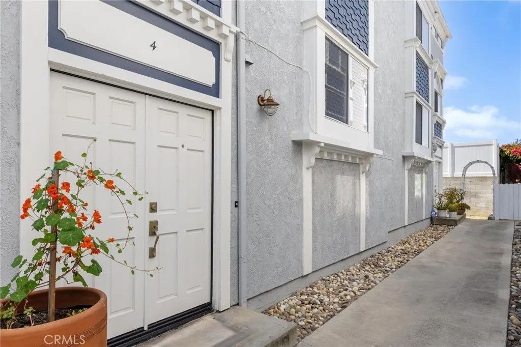 Photo of 1421 12th Street #4, Manhattan Beach, CA 90266 (MLS # SB26029772)