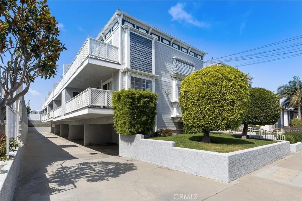 Photo of 1421 12th Street #4, Manhattan Beach, CA 90266 (MLS # SB26029772)