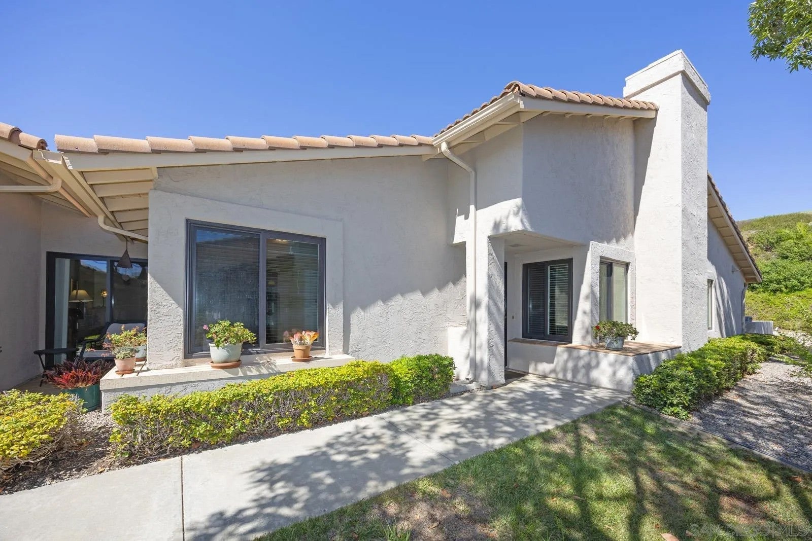 17959 Avenida Alozdra