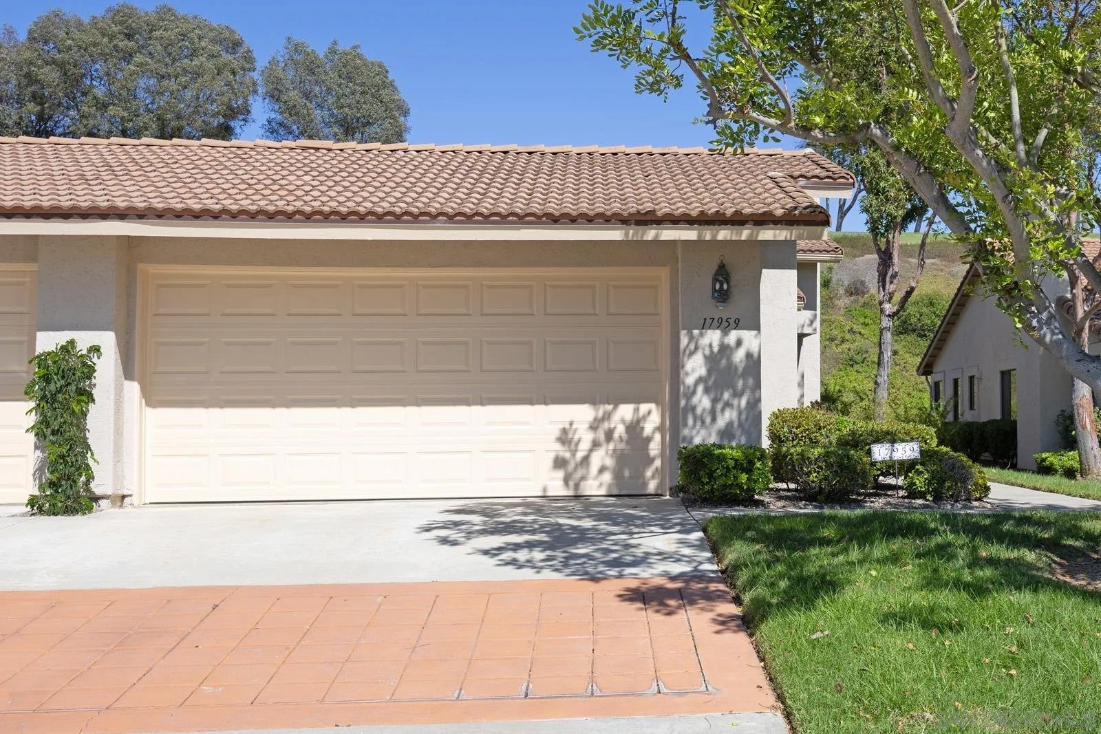 17959 Avenida Alozdra