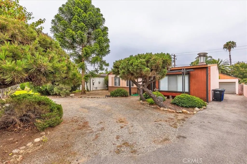 949 W Rosewood Court