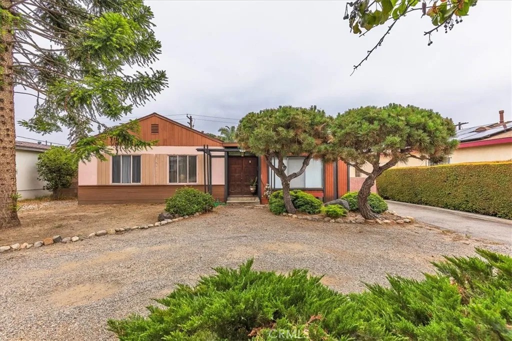 949 W Rosewood Court
