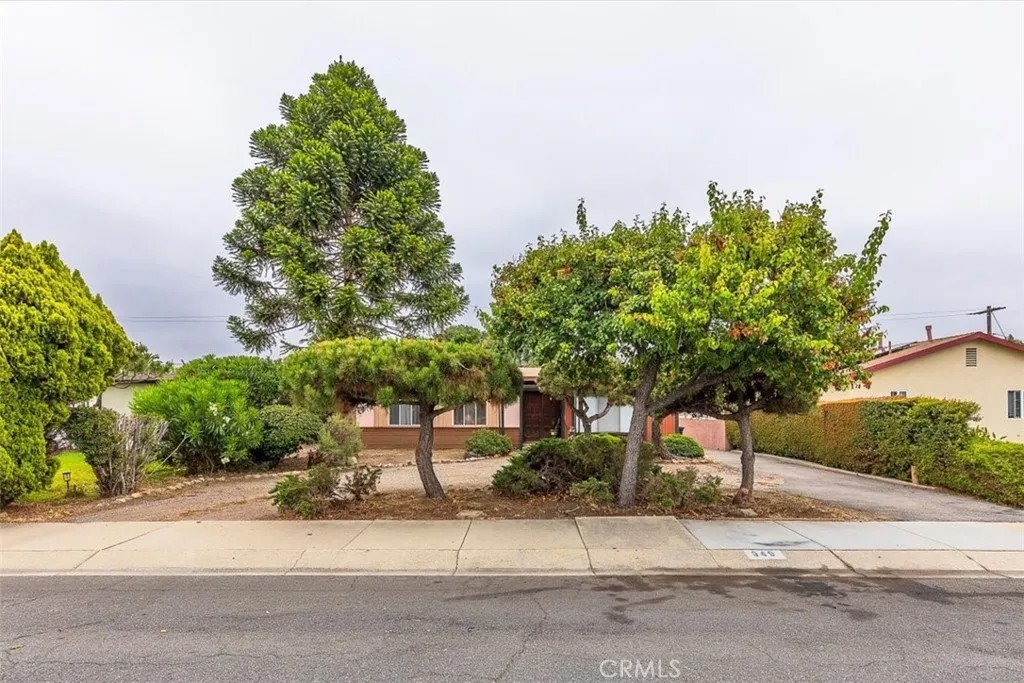 949 W Rosewood Court