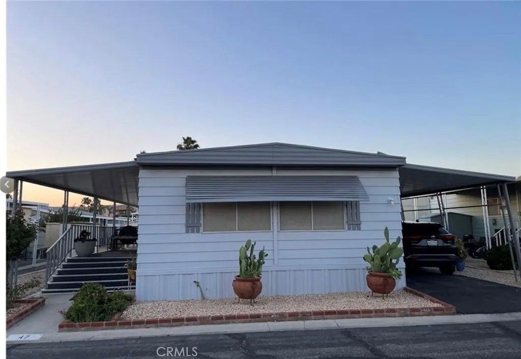 Photo of 2205 W Acacia Ave #47, Hemet, CA 92545 (MLS # SW26010220)