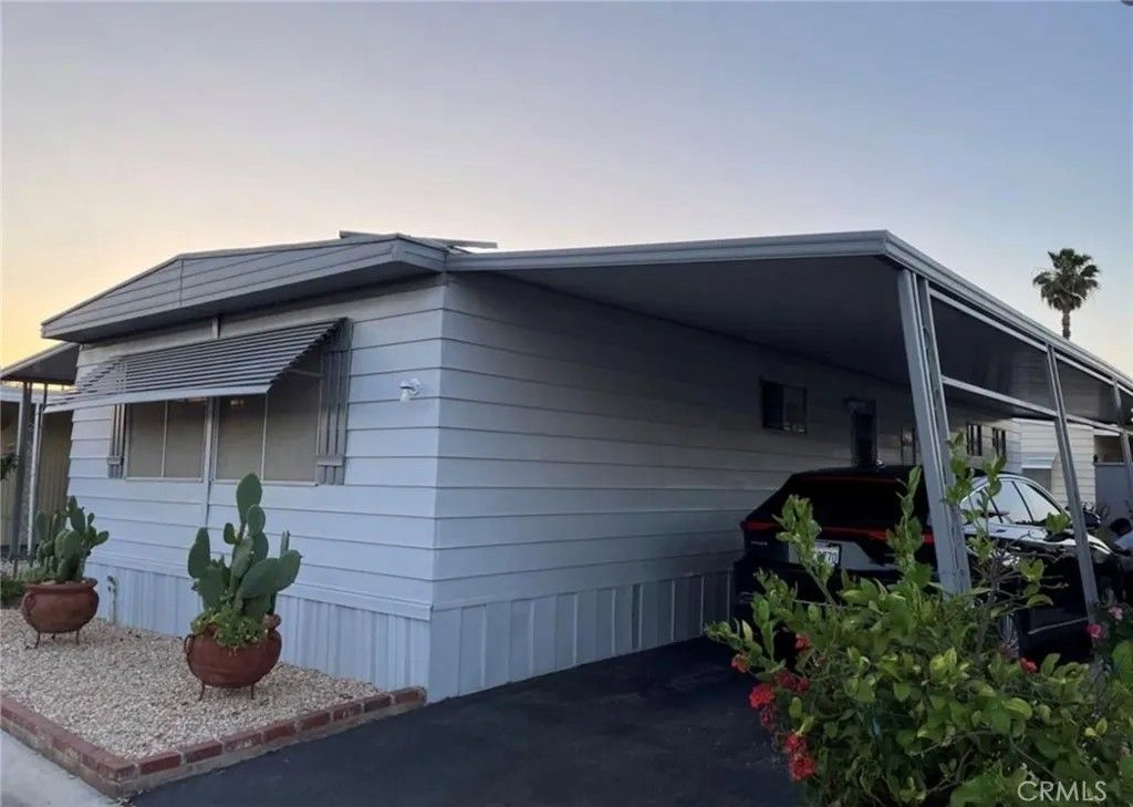 Photo of 2205 W Acacia Ave #47, Hemet, CA 92545 (MLS # SW26010220)