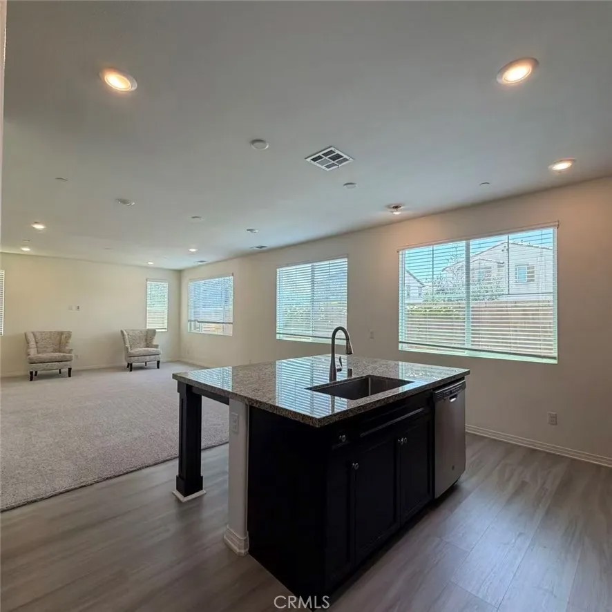3142 E Mt Rainier