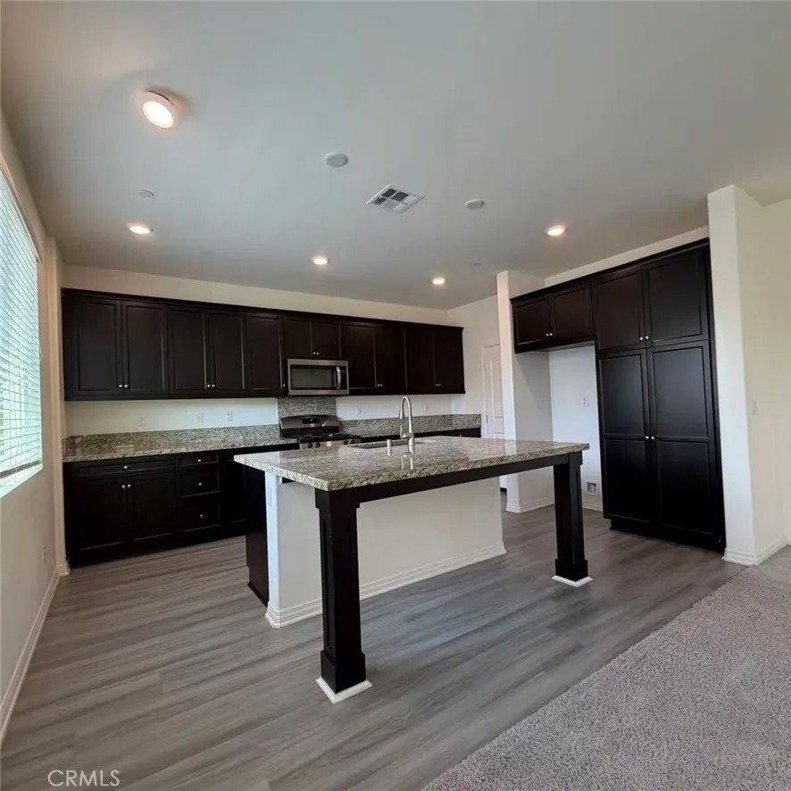 3142 E Mt Rainier