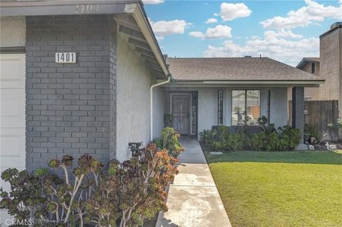 Tiny photo for 1401 Candace Ave, Bakersfield, CA 93307 (MLS # NS25244236)